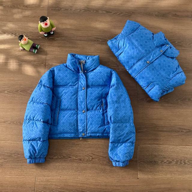 特价 无质量问题不退不换 DDD 码全 DDD Chrome Hearts 克罗心女款短款蓝色满印十字架暗纹电光蓝羽绒服 DDD 外套寒冬Ootd电光蓝太显白了