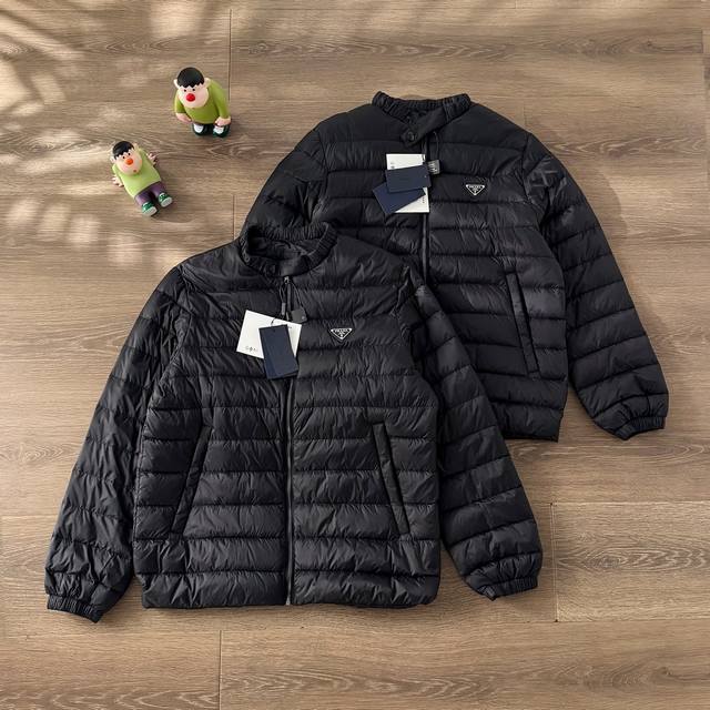 特价 无质量问题不退不换 DDD 50码1 52码2 54码5 56码3 DDD 供470 DDD Prada 普拉达男士轻量排骨羽绒服 DDD 材质:100%