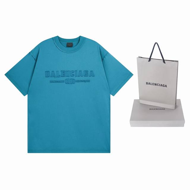 实拍图 顶级版本.官网品质 Balenci*Ga 巴黎#2025新款 字母Logo胸前贴布刺绣洗水短袖T恤， 成衣釆用反面缝合，成衣洗水，设计感十足 欢迎对比