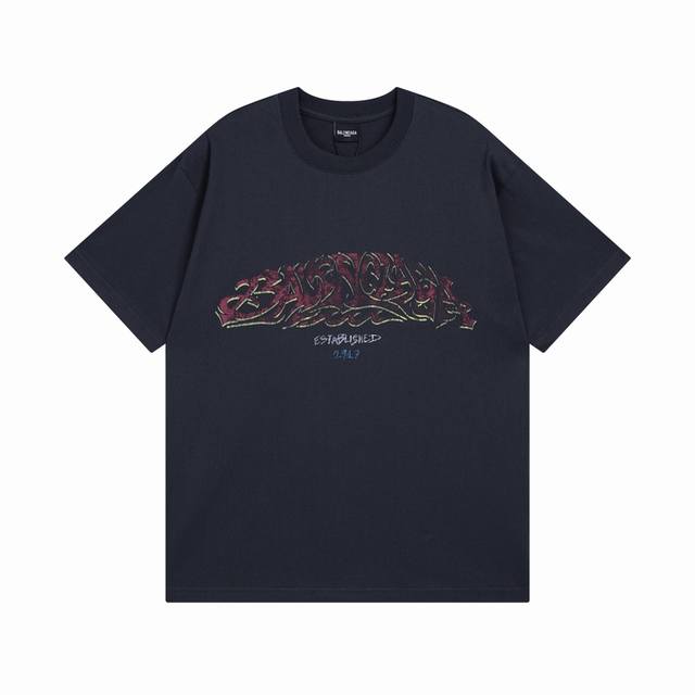 细节图 顶级版本.官网品质 Balenci*Ga 巴黎. 最新火焰涂鸦直喷印花短袖T恤.砖柜同步.区别市场通货.Yb开发.面料采用巴黎Zp定织定染全棉双纱紧密棉