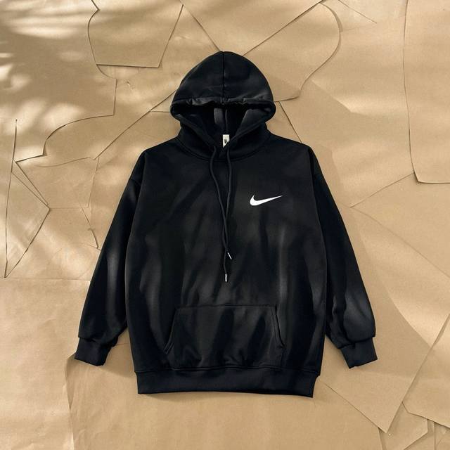 奥粒绒加绒加厚 DDD The North Face 北面海上邮轮冬季加绒重磅连帽卫衣 DDD 甄选顶级奥利绒上身柔软 采用重磅高克纯棉面料 摸到手就能感觉到衣