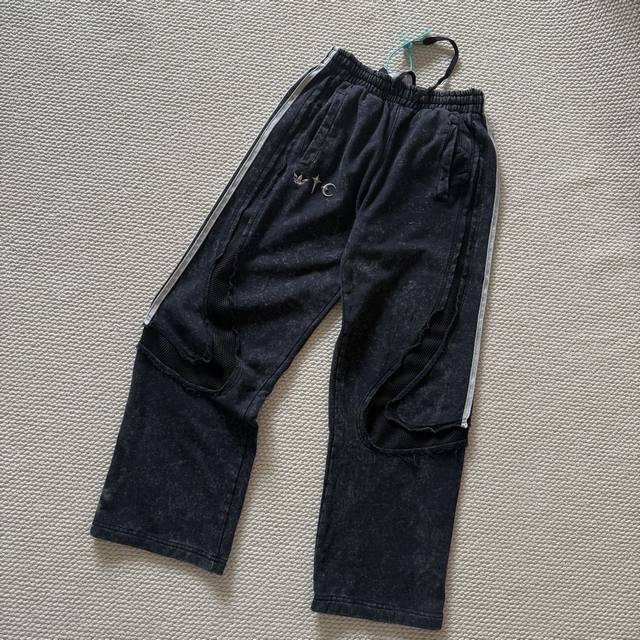 Adidas Originals X Thug Club 联名款 Fw Teamgeist 舒适柔软亲肤宽松运动长裤 运动连帽条纹舒适卫裤 套装 男女同款 DD