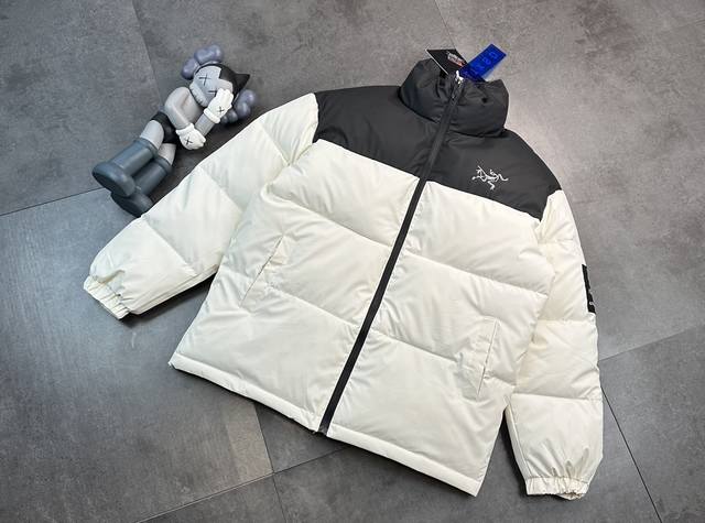 特价 剩 L Xl潮牌Arc'teryx始祖鸟免洗布料羽绒棉服！防风防水保暖又轻便棉服这件棉服穿着很舒服，保暖性也不错。这件棉服填充的C棉，不仅保暖效果挺好，而