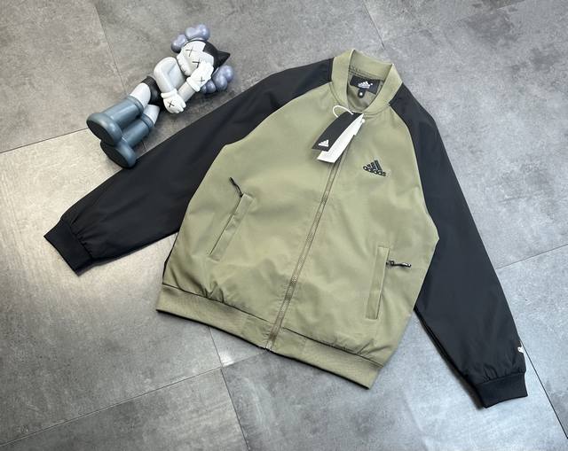 特价 Xl无 潮牌阿迪达斯Adidas情侣款夹克外套！跟着心情穿搭，好天气的蹦跶日常，休闲人的早春，需要来点运动风开开场，是谁又被心种草了我不说！ DDD 易烊