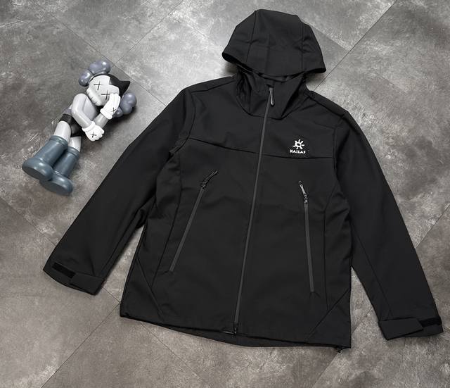 特价 剩Xl潮牌凯乐石Kailas新款防风防水山系软壳男女同款拼接运动夹克冲锋衣登山服外套。难得一遇的好货！闭眼入！错过不再有这款Trino采用了防风防水透气的