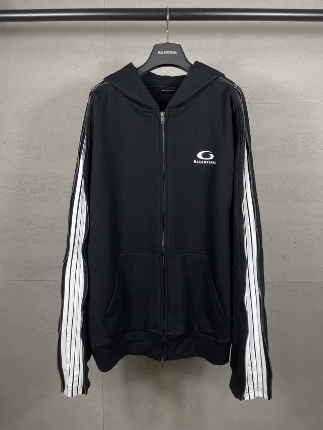 细节图 顶级版本.官网品质 Balenci*Ga 巴黎Ss25最新款，肩袖连拼色.拉条。肩连袖装拉链，前左胸口刺绣经典Logo接链开衫连帽卫衣，超重工艺制作生产
