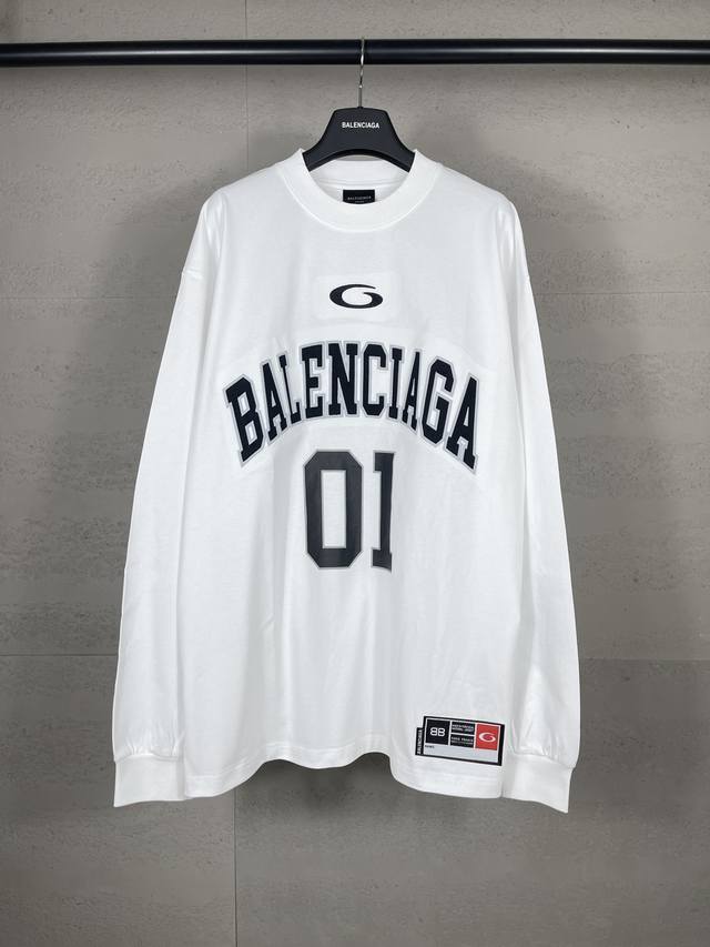 实拍图 顶级版本.官网品质 Balenci*Ga 巴黎.Ss25最新款篮球球服绣花印花长袖T恤。前面刺绣釆用田岛电脑绣花机刺绣加印花，左下角车章仔，后片印花。砖
