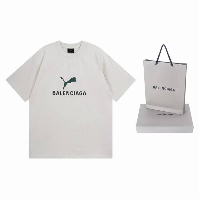 实拍图 顶级版本.官网品质 Balenci*Ga 26新款 。巴黎联名Puma系列前面印花洗水短袖T恤# DDD Ss26最新款。第一时间研发，巨别市场通货。欢