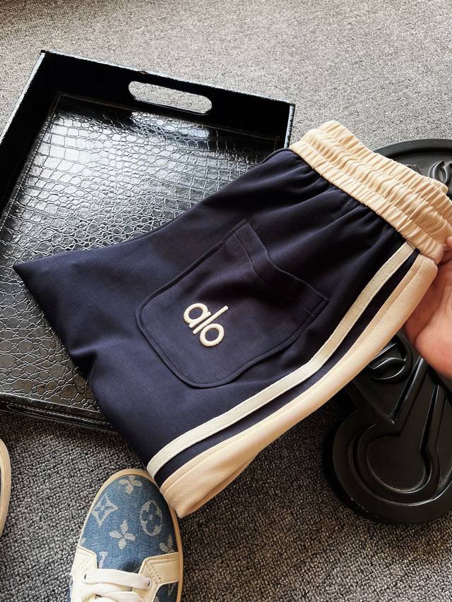 云柔棉长裤！ DDD 人气爆款！Alo Yoga专柜新品精梳棉双拼刺绣直口长裤！恒隆在售万元级，款号：1199 DDD Alo家今年最新精梳云柔棉面料，摸起来手