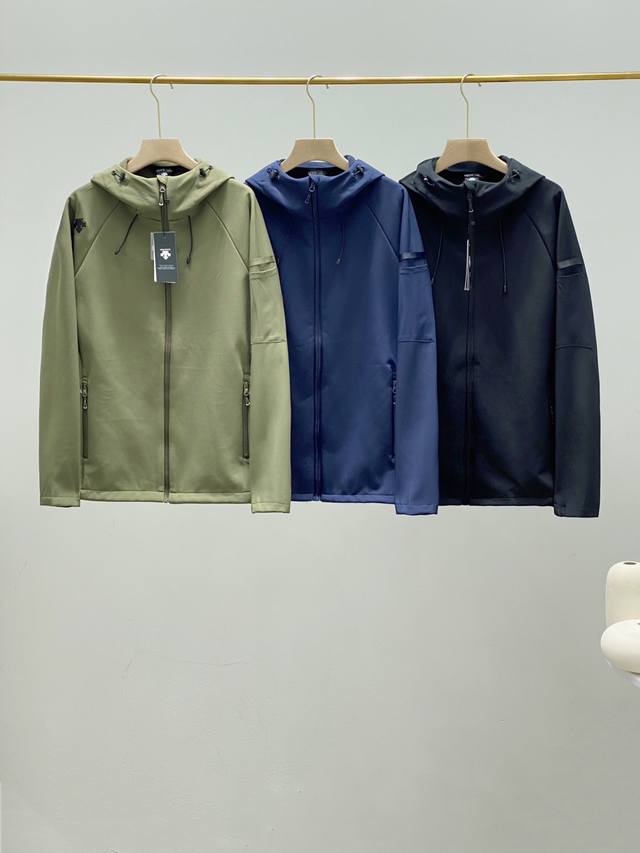 特价 不售后 DDD ，Descente迪桑特连帽软壳冲锋衣防泼水微绒夹克外套！ DDD 压轴推荐 城市机能系列 DDD 最新款秋季夹克外套，做工精美，硅胶立体
