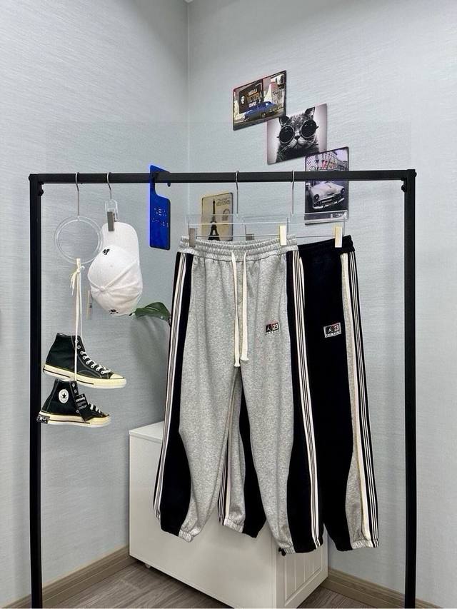 乔丹拼色束脚裤 DDD Aj乔丹Air Jordan 基础款拼色织带休闲卫裤束脚裤，版型超正的百搭神裤，上身巨好看，搭配经典贴布设计，经典百搭，面料舒适亲肤，百