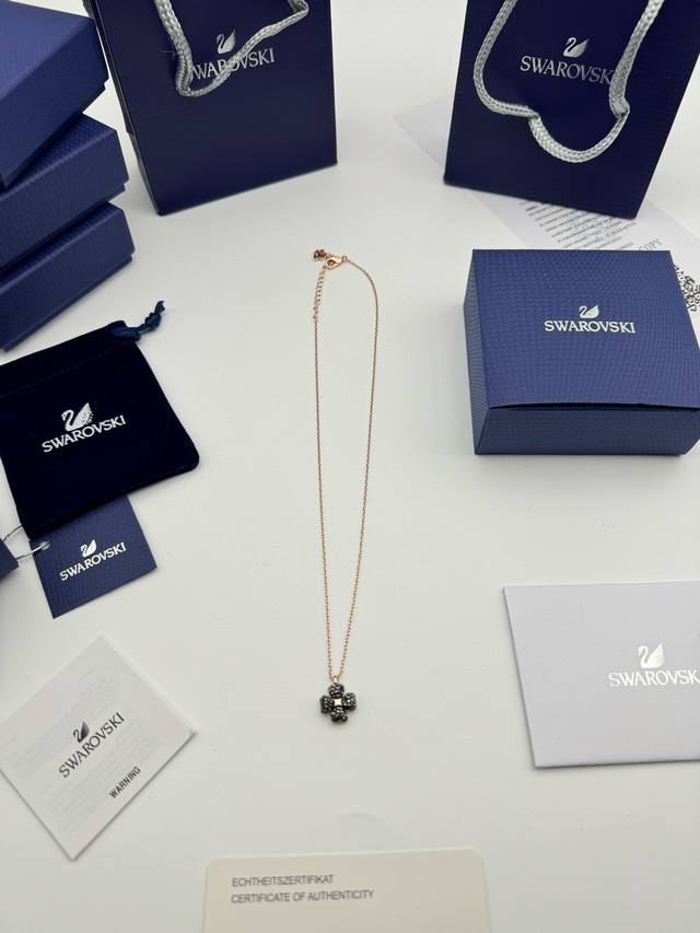 Swarovski施华洛世奇黑白双拼四叶草项链 配全套包装 款411 DDD 施华洛世奇原厂订单！深圳出口港货，仅此一批！礼物准备好了吗？ DDD 象征优雅及高