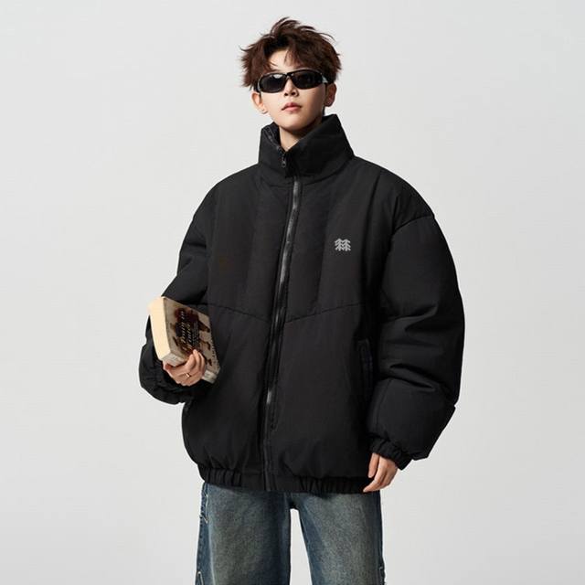 可隆 Kolonsport羽绒棉服立领外套，男女同款，冬季衣橱必备的一款人气棉衣， 上身超级好看！ 纯天然手塞羽绒棉填充，每个部分充棉饱满 给人温暖的的视觉感观