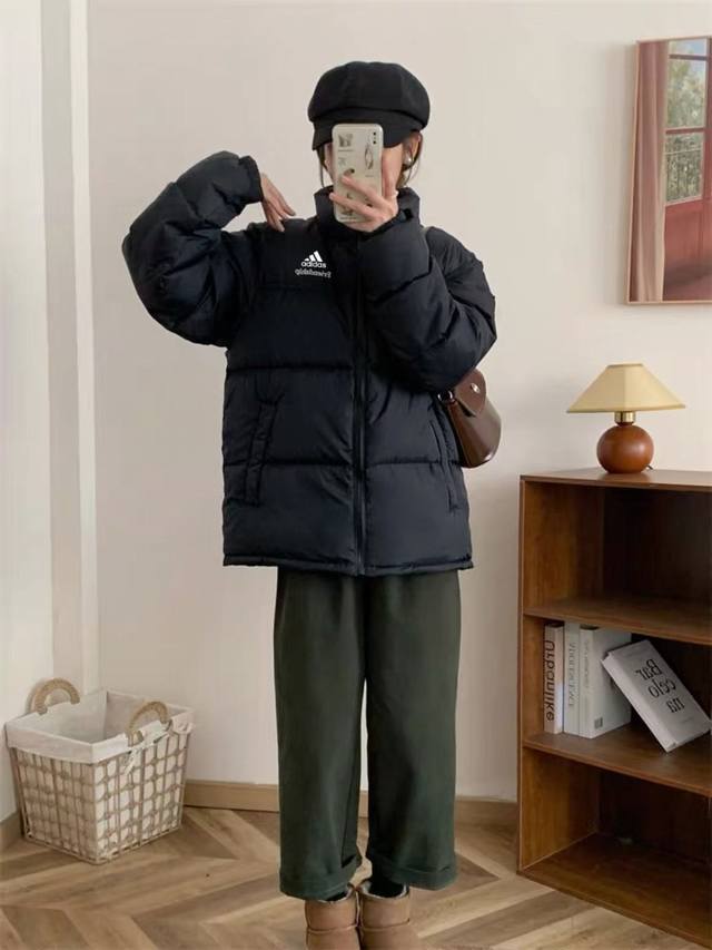 特价 亏本清不退换 阿迪达斯Adidas黑色经典立领情侣面包服 DDD 高含量的鸭绒填充能保暖御寒 DDD 蓬松度不是吹出来的白鸭绒具有细、长、软的特点蓬松度与