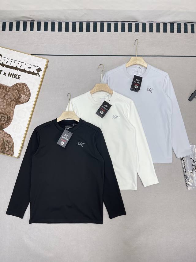 Arc'teryx 始祖鸟轻薄加绒压胶打底衫时尚舒适长袖圆领打底衫 DDD 在这个快节奏的时代，我们每个人都渴望找到既时尚又舒适的衣物，以应对多变的天气和繁忙的