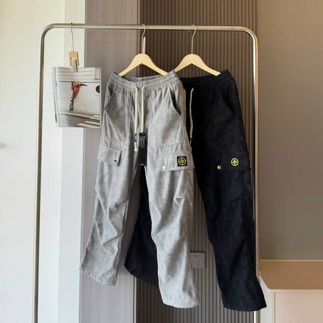 Stone Island 石头岛海外美式伞兵工装裤 DDD 官网同步发售 ，2025秋季新款休闲裤！时尚而干练的工装潮范儿裤子，重工打造 完美复刻！当下最流行的