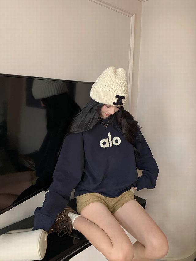 特价 DDD 25Ss新款重工硅胶立体Logo藏青色圆领卫衣 DDD 秋冬高颜值色系这颜色养眼没谁了！ DDD 是好看的显白藏蓝Wow 穿上真的好有品味 DDD