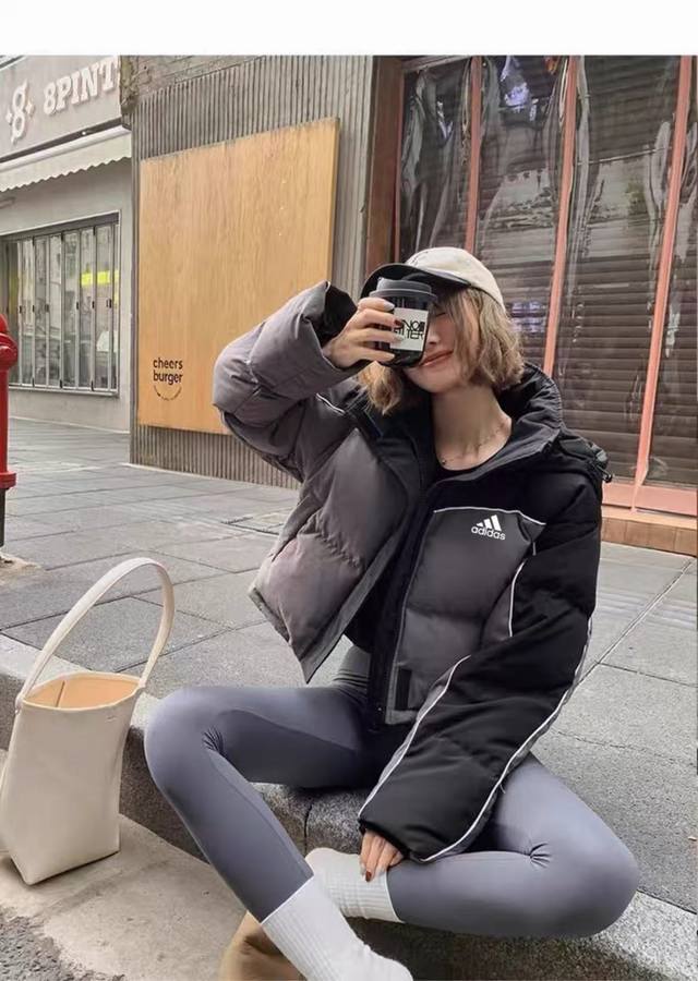 特价 亏本清不退换 90白鸭绒阿迪达斯Adidas经典拼色短款羽绒服 饱和度无敌！ DDD 太厚了真的太厚了 热到出汗！ DDD 两边抽绳可以抽紧冬天不怕风 D