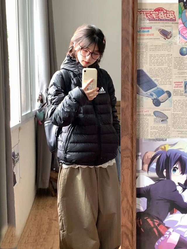 不是绒子含量90原地立马绝经 DDD 90绒子含量阿迪达斯Adidas排骨羽绒服 DDD 高品质90鸭绒带来持久轻暖感受 DDD 采用绒子含量90%优质鸭绒 D