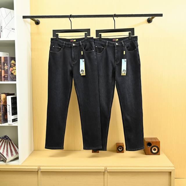 上新， 款号X25200 DDD 冬季新款Lee25S男士新款经典百搭小直筒立体裁剪版型微弹牛仔裤，简约大方日常通勤首选，今年最新款牛仔裤采用四面弹力牛仔和晶典