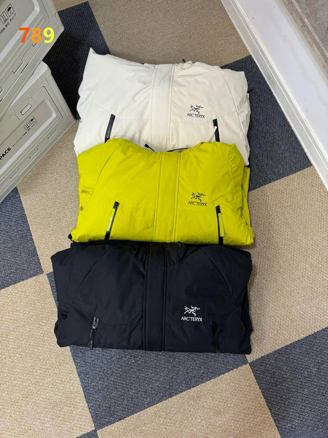 始祖鸟冬季新款户外机能风羽绒棉服，流量爆款，经典百搭永不过时系列，绝佳秋冬出行穿搭必备百搭单品 DDD 冬季一定闭眼入的百搭单品，面料已做防水涂层 防水防风 ，