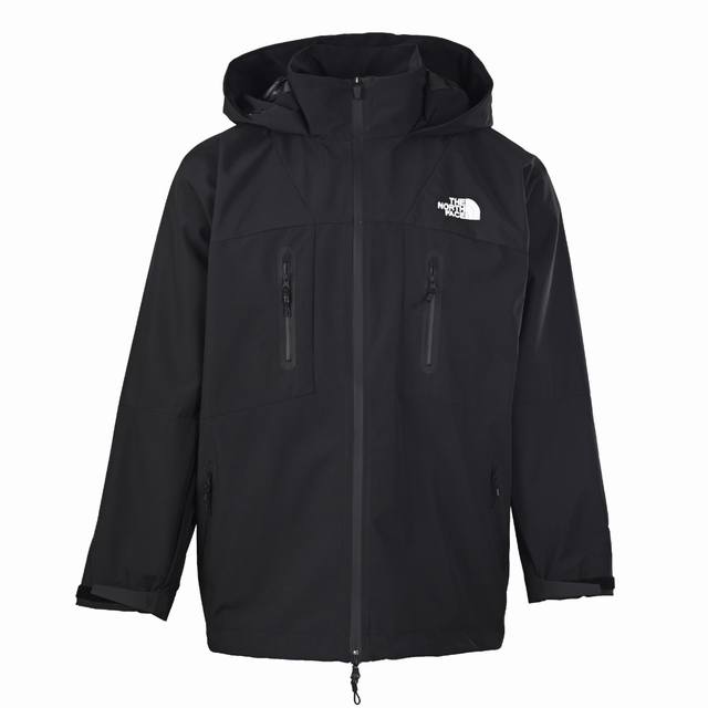 The North Face北面Tnf 户外功能连帽夹克外套 DDD 定制75D特氟龙纳米梭织料，面料三合一工艺，优先将胶水均匀地涂布在需要复合的基材表面，而后