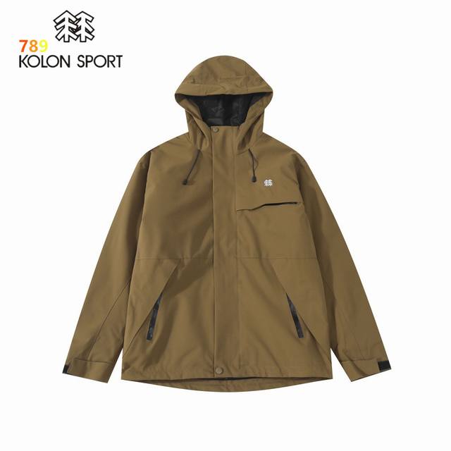 可隆Kolonsport摇粒绒连帽Logo三合一可拆卸内胆男士硬壳冲锋衣外套 DDD 外层采用Gore-Txe面料，深层防水防风，可拆卸抓绒内胆，无缝压胶技术处