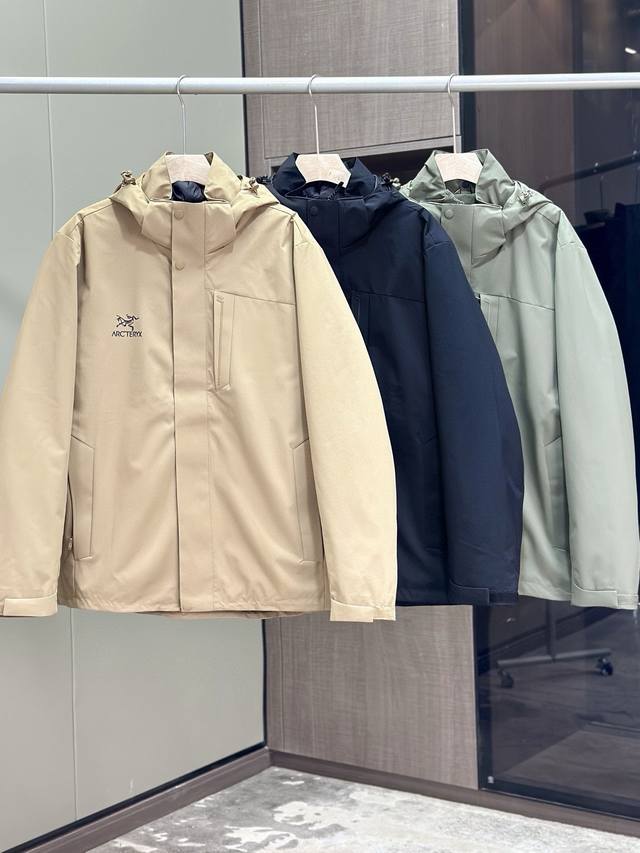 高货！始祖鸟男款 三合一羽绒服 DDD 防水防风透气效果好 自留款 DDD 可拆卸款 ！ 超级 喜欢这个面料品质好到爆！不挑年龄段，上身太好看！真正的防水防风冲