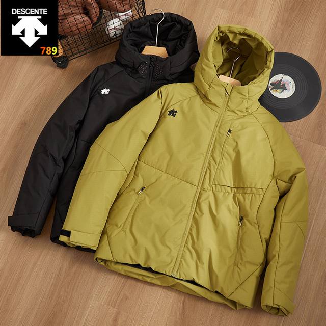 高品质2630专柜最新款！Descente 迪桑特男款户外加厚连帽保暖夹克棉服！ DDD 无敌好穿的一款具有性价比很高的棉服！ DDD 非常推荐入手！ DDD
