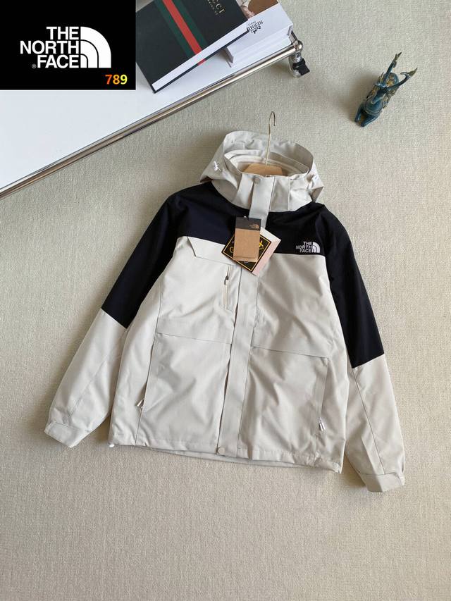 2025冬款Thenorthface北面户外冲锋衣三合一外套！内附两排拉链加内衬380G银狐绒双面绒，既保暖又可拆卸单穿！可Cp结合起来当情侣男女同款外套！一衣