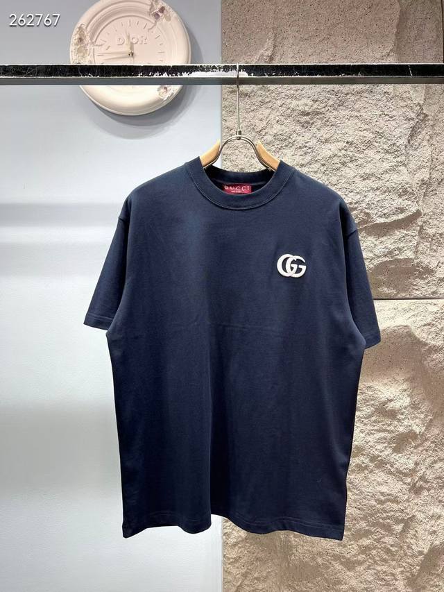 新款上架 Xm-2041Gucci*古奇刺绣标识刺绣经典Gg 短袖T恤， 洗水后300G高品质纯棉料，柔软亲肤，夏天穿很舒服胸前Gucci经典Gg刺绣标志，双G