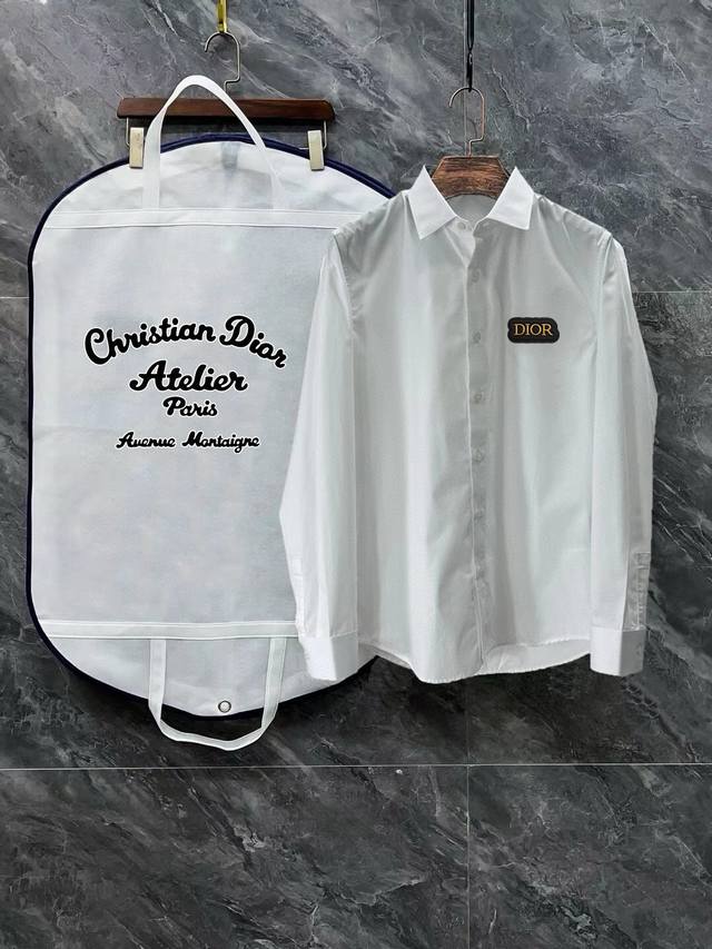 迪奥Dior DDD 人工学立体裁剪，上身自然修身，纯棉竹纤维面料，工艺精致、大气。时尚感爆棚。诠释品牌前卫而时尚的潮流风格衬衫。高端大气上档次。 DDD 颜色