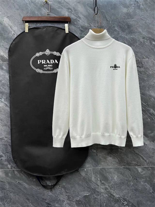 Prada 普拉达 3标齐全 原版徽标高领毛衣 DDD 精品羊毛混纺毛衫 男女同款高端定制臻品系列 隶属品牌高端主线 专利顶级纱线混纺 以创新来阐释常规款式 面