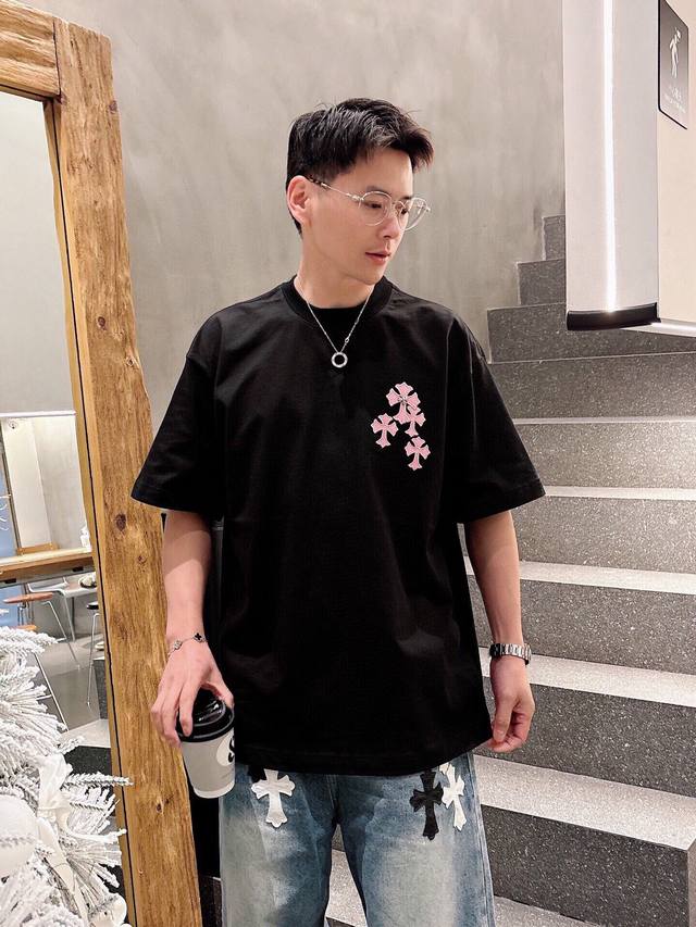 Chrome Hearte 克罗心 Ch Ss早春新款 十字架马蹄克罗心梵文 立体拼皮工艺，纯棉双纱汗布面料，同缸定染特种加粗32支双股1X1螺纹。.轻奢主义，