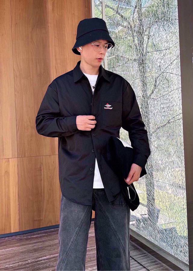 衬衫外套 Os版型 男女都可驾驭！面料使用斜纹纱卡全棉面料！纹路清晰流畅，不易起皱，不褪色！ DDD 康丽直喷重影工艺复杂反复，做好成衣后还要经过高温固色，经过