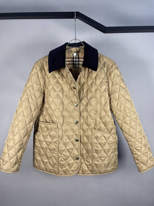 Burberry 博柏利 Burberry灯芯绒衣领菱形绗缝棉服 DDD 菱格纹夹克棉服复古经典穿10年都不过时，不夸张的说，年数久一点，就是中古款了，各种1O