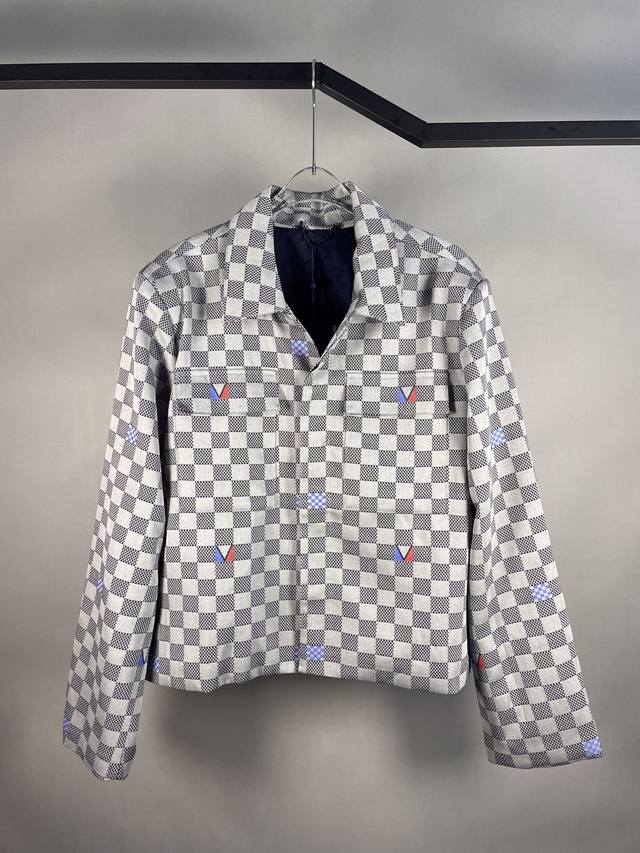 Lv 路易威登 Fw 秋冬新款 DDD Damier 开领衬衫式夹克 DDD 以美洲杯帆船赛为灵感 DDD 钉珠棉布剪线提花织纹面料 DDD Gaston 和微