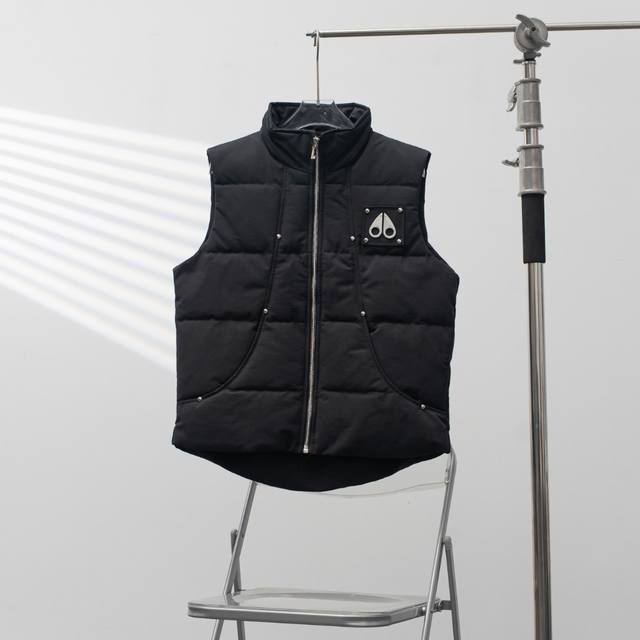 Moose Knuckles丨加拿大剪刀马甲胸标立领羽绒马甲 DDD 配色：黑色 DDD 尺码：S-Xxl DDD