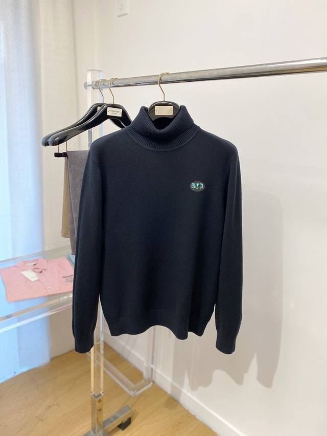 古奇、Ss新品高领羊毛衣 具有手感细腻柔软，可直接与肌肤接触，让暖心的纱线变化出细腻的质感，顶级工艺极具特色出彩，款式简约大方精美 立体剪裁的版型设计，让整款毛