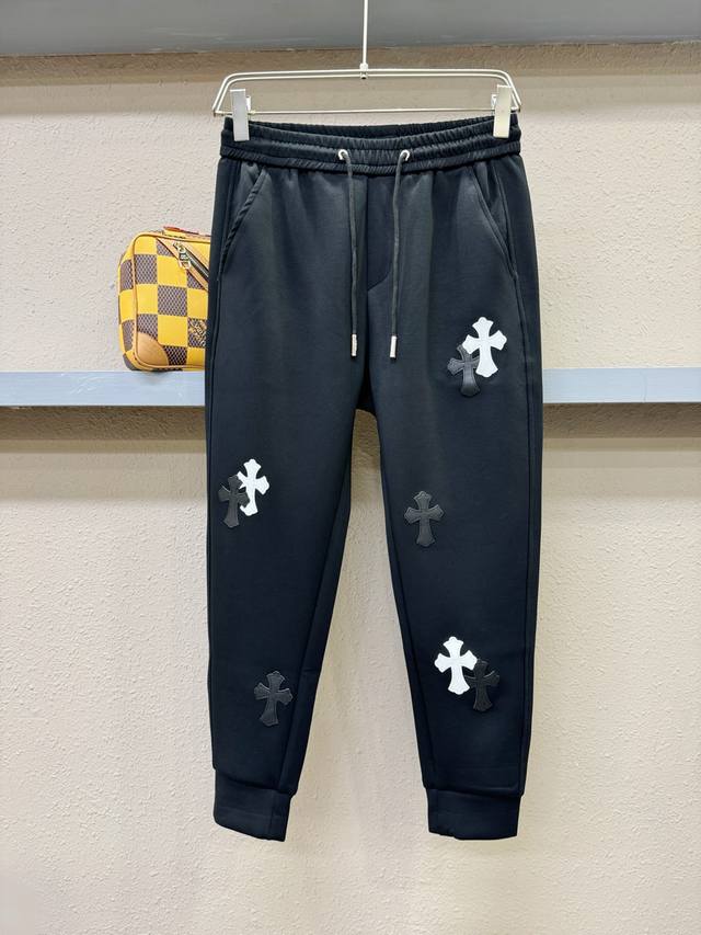 Ch克罗心 2025新款休闲裤，选用欧洲进口面料，柔软舒适有质感，原版五金配件，非常炫酷，细节处理精致，上身效果超级无敌赞，潮流百搭。尚选面料匠心而制 彰显卓越