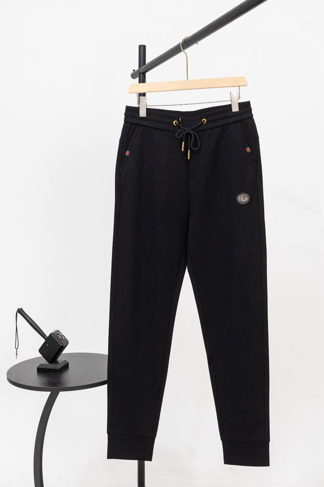 Gucci 古奇新款男士原单休闲裤 卫裤 高端定制 时尚百搭款立体刺绣压花字母Logo设计 定制原版进口100%针织纯棉面料 进口五金辅料 上身优雅帅气，焕然一