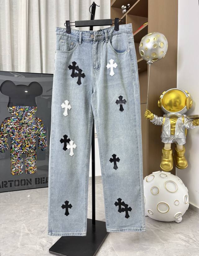 款号：Dc270# DDD Come Hearts 克罗心皮标直筒牛仔裤 DDD 经典品牌Logo配饰 专柜热销款 身穿着非常舒适 低调不失奢华 穿出去非常有档