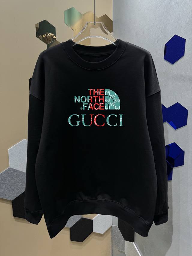 新款上架 Gucci古驰2025Ss秋冬新款情侣款圆领卫衣 最新品牌元素印花原版定制高克重双股面料制作，面料手感扎实，上手非常有档次贴身柔软细腻，符合当下的潮流