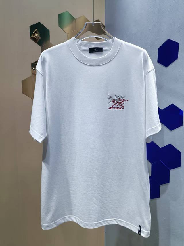 Atc Tery始祖鸟 高品质 2025Ss春夏新款万针刺绣绣花圆领情侣短袖T恤 DDD 采用定制280克双纱纯棉面料 男女同款 休闲百搭 重磅纯棉个性刺绣Lo