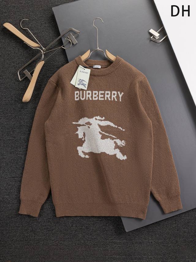 Burberry Bbr 巴宝莉 战马 Bbr 微宽版型S-Xl DDD Bbr 25Ss秋冬款毛衣 新款独家限定 专柜最新款 撞色字母战马Logo图案提花圆领