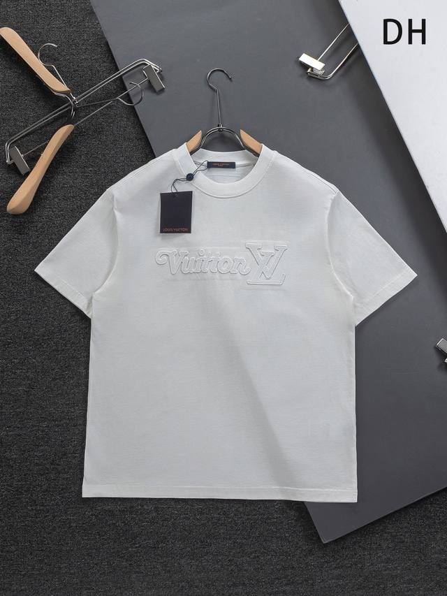 Louis Vuitton 路易威登 1V 驴家 Lv 微宽版型S-Xl DDD Lv 26Ss新品专柜同步专柜上架 多重重工艺 胸前立体水溶棉字母刺绣+后背水