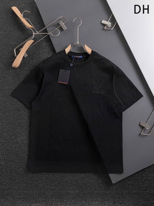 Louis Vuitton 路易威登 1V 驴家 Lv 微宽版型S-Xl DDD 26Ss Lv 新品专柜走秀款 胸口立体平纹字母刺绣Logo 后幅大Logo刺