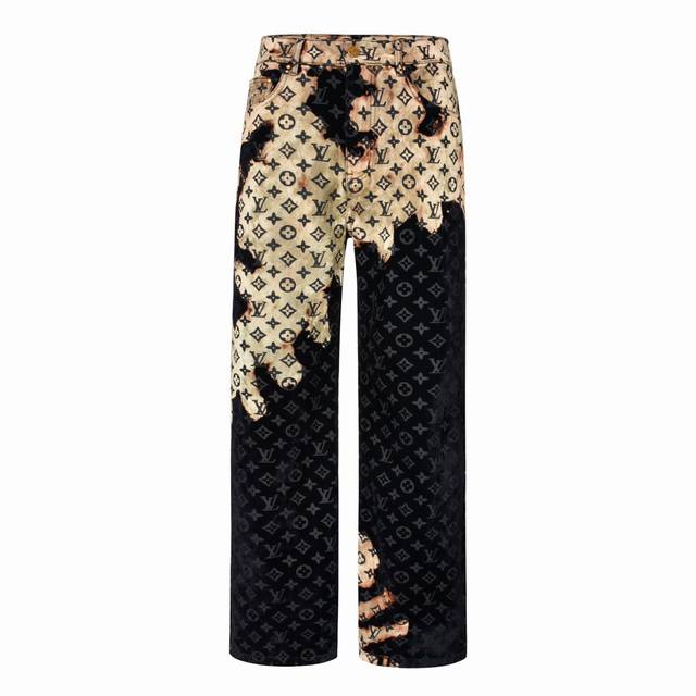 Lv 24Ss 火烧云植绒牛仔长裤 DDD 原版28,000购入，面料采用斜纹织法的提花植绒单宁布，质地厚实斜纹的肌理感、纹路清晰经过适当处理。面料制作定染色纺