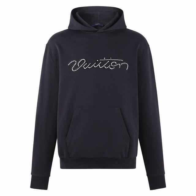 Lv 25Fw 手签字母串珠绣连帽卫衣 DDD 原版13,200购入开发，面料采用定染420克全棉特厚潮牌毛圈卫衣料，这种面料通过起绒处理，内侧会形成一层柔软丰