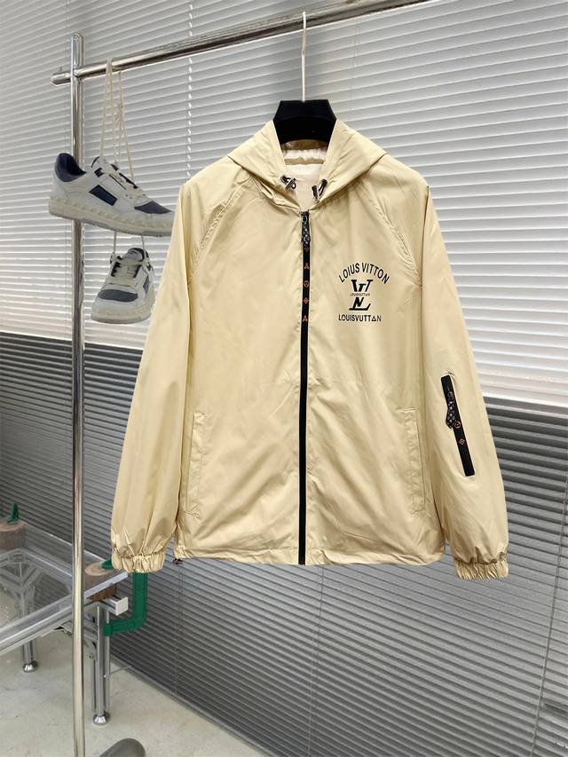 Lv驴家 官网同款，三标齐全，提前发售！25Ss秋冬新款男士夹克外套， 原单三标齐全高端版本！专柜定制面料 透气舒适度高，细节无可挑剔，品牌元素设计理念，体现高